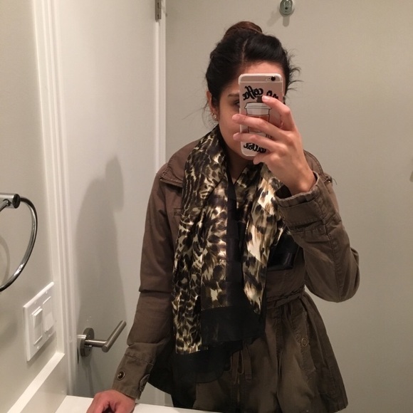 Large Leopard Print Scarf - Picture 3 of 6